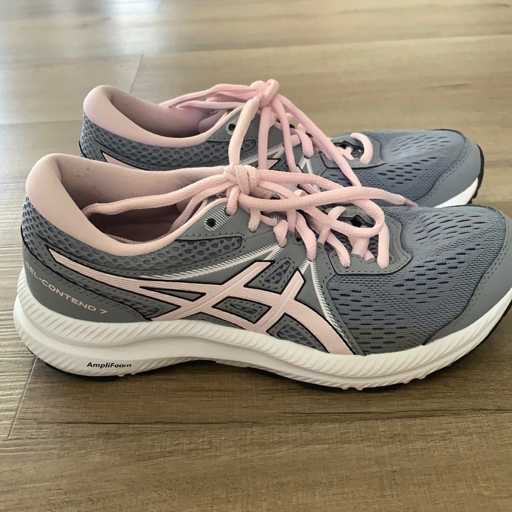ASICS gel contend 7, women’s size 6. WORN ONCE!